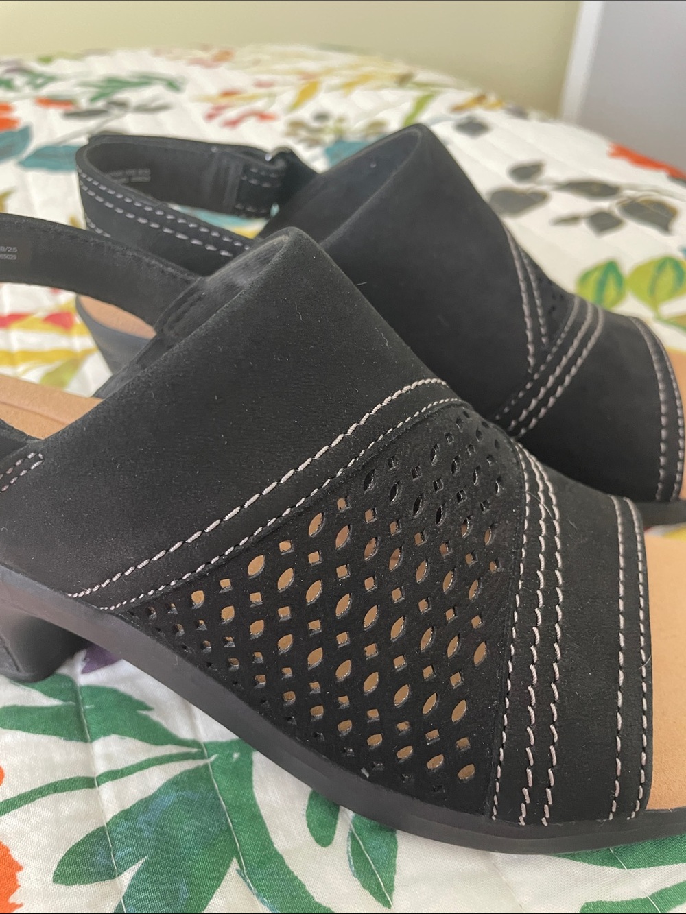 Clarks Collection Black Open-Toe Slingback Wedge Sandals - Like New! Sz 6.5 - Picture 4 of 12